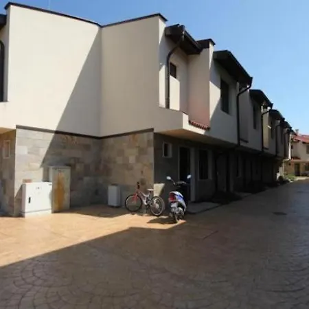 Dream In Imperial Heights 阳光海滩